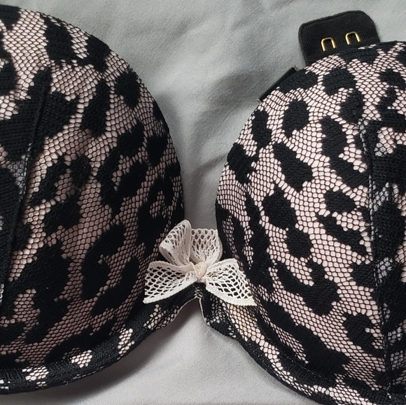 Victoria's Secret Bra - Picture 3 of 8